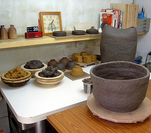 �������i